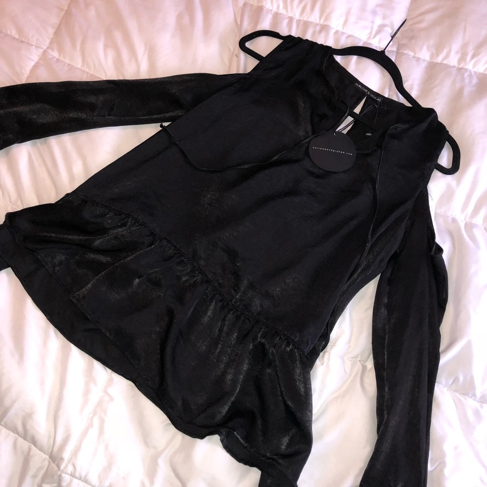 Harlow & graham cold shoulder top